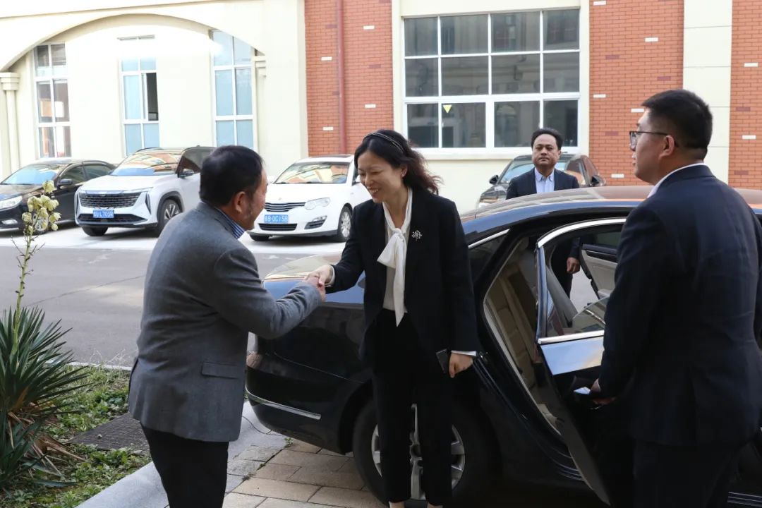 Pemimpin Distrik Baru Pantai Barat Qingdao Xue Wenqian Mengunjungi Tianyi Muzu untuk Penelitian dan Bimbingan